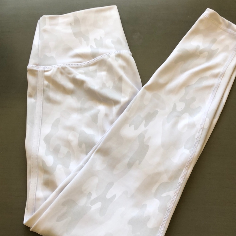 BuffBunny Eclipse Legging - Snow Camo